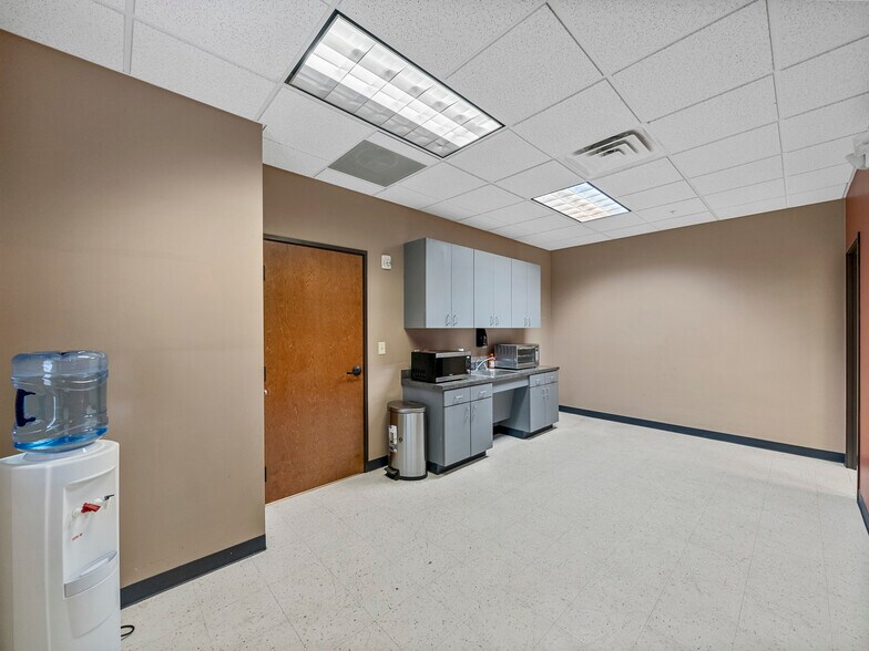 More Photos Of 10 Regency Dr, Wylie Light Distribution For Lease