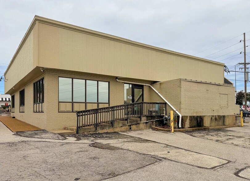 More Photos Of 3594 N Lindbergh Blvd, Bridgeton Freestanding For Lease