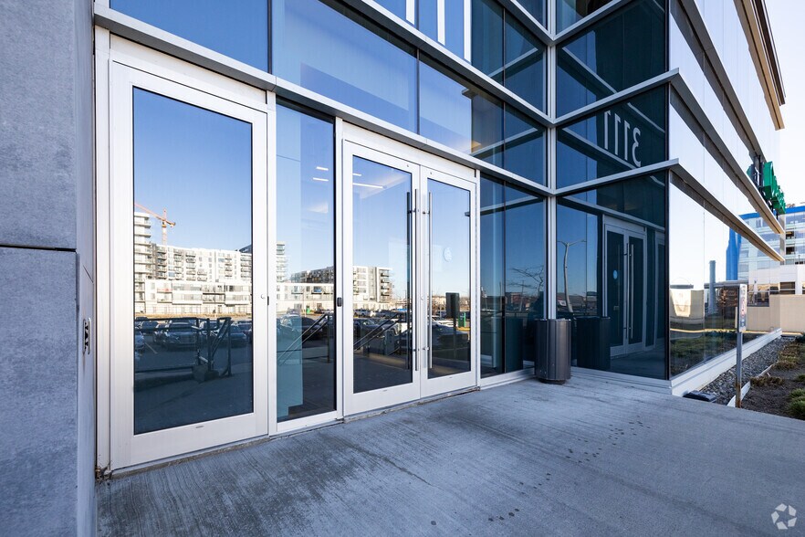 More Photos Of 3111 Boul Saint-Martin O, Laval Office For Lease