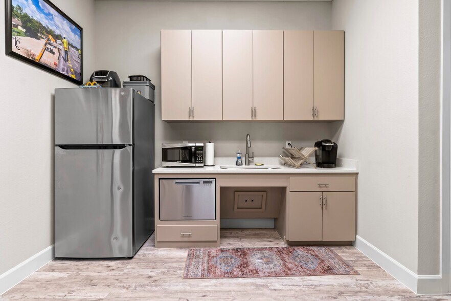 More Photos Of 28789 Hardin Store Rd, Magnolia Office For Sale