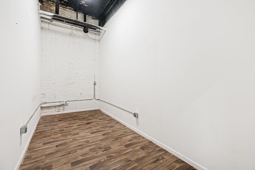 More Photos Of 4260 Tackawanna St, Philadelphia Warehouse For Lease