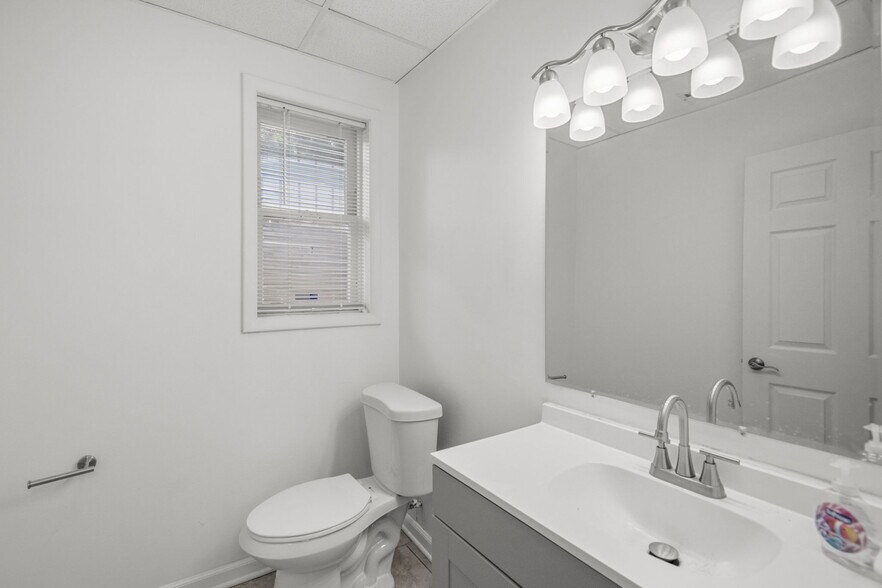 More Photos Of 7132 Main St, Kansas City Office Residential For Sale