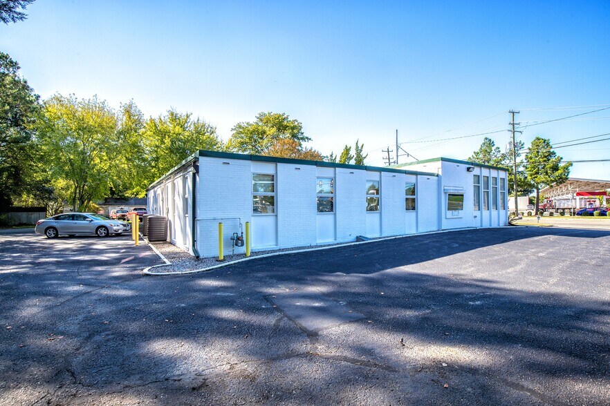 More Photos Of 645 Penniman Rd, Williamsburg Bank For Sale