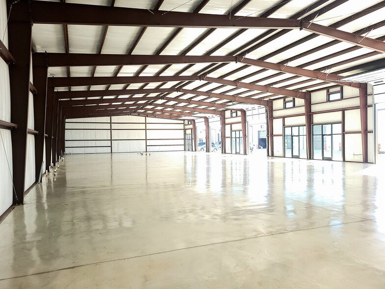 More Photos Of 13055 Harmon Rd, Fort Worth Warehouse For Lease