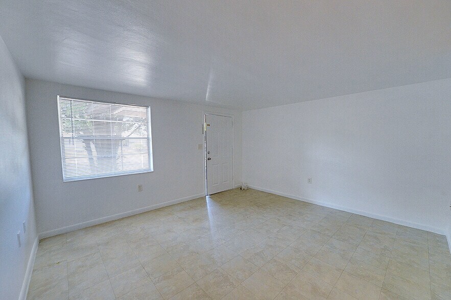 More Photos Of 1154 NE 1st St, Crystal River Apartments For Sale