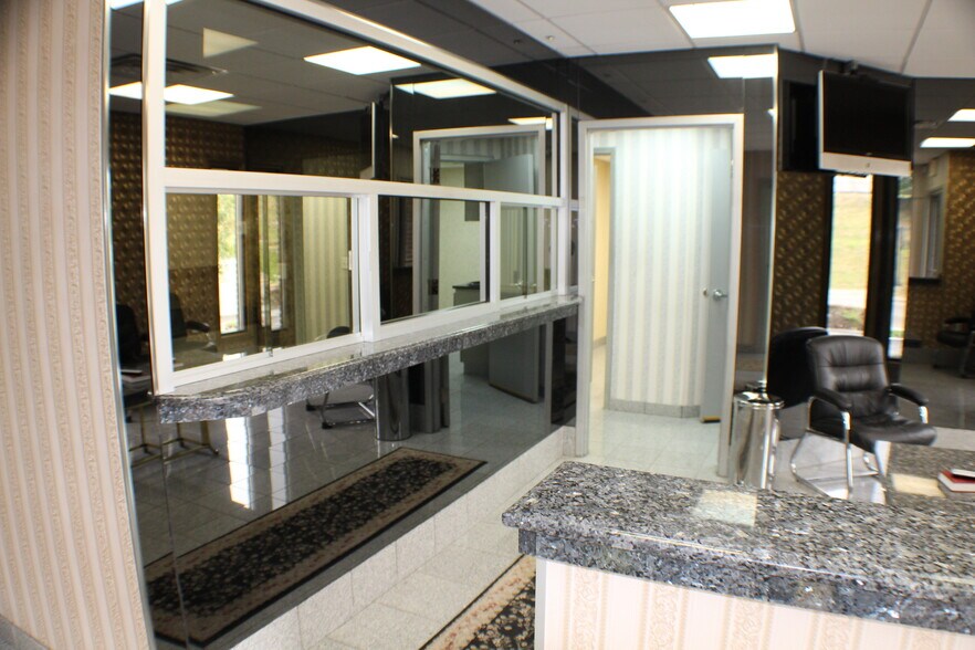 More Photos Of 1637 N Eastman Rd, Kingsport Office For Lease