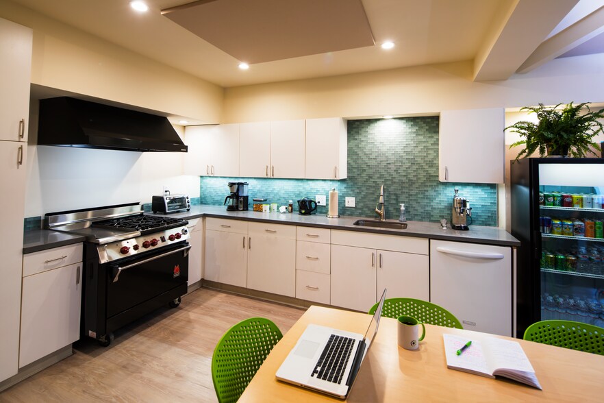 More Photos Of 3361-3365 Barham Blvd, Los Angeles Loft Creative Space For Lease