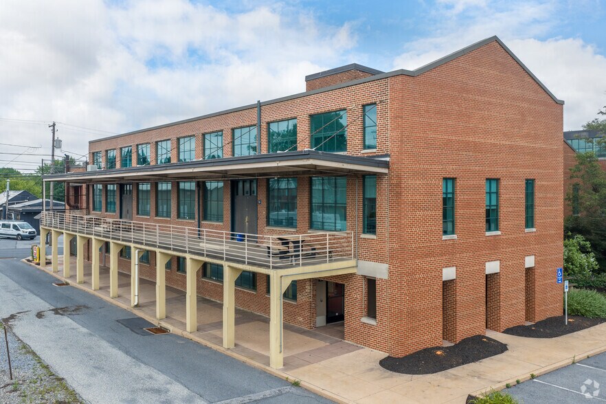 More Photos Of 26 N Cedar St, Lititz Medical For Lease