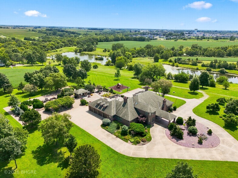 More Photos Of 2608 N Jefferson Way, Indianola Land For Sale