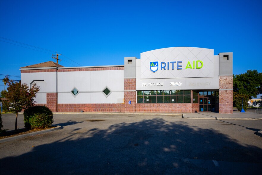 More Photos Of 1500 Whitley Ave, Corcoran Drugstore For Lease