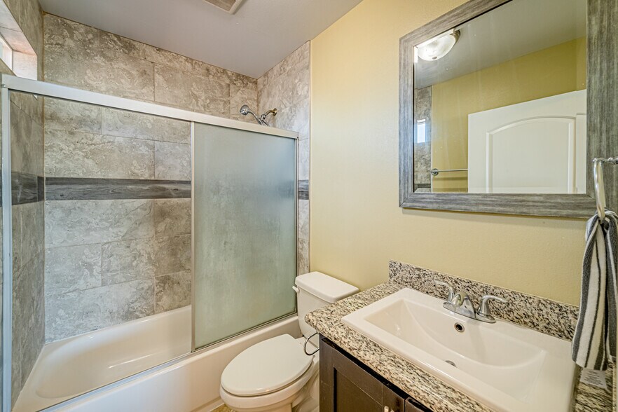 More Photos Of 943 Broad Ave, Wilmington Apartments For Sale