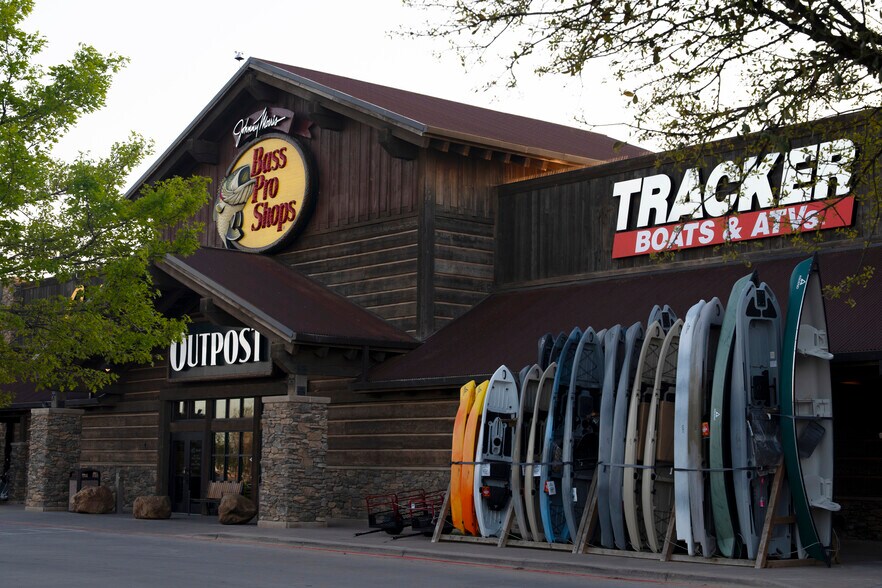 More Photos Of 2910 W Loop 289, Lubbock Unknown For Lease