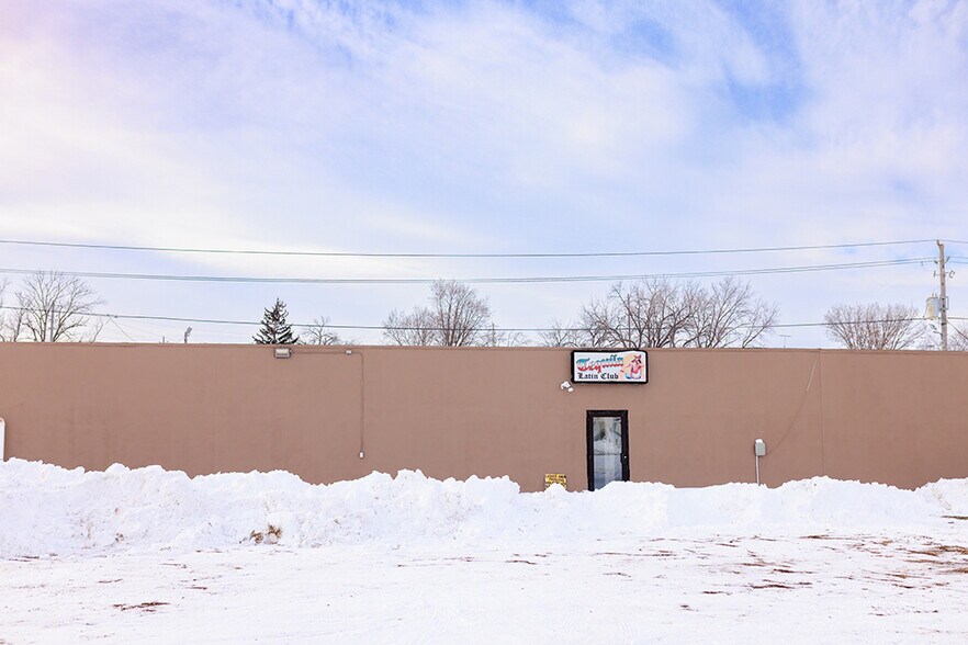 More Photos Of 719 Central Ave W, Hampton Flex For Lease