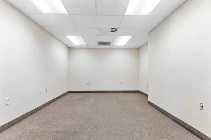 More Photos Of 50 S Franklin Tpke, Ramsey Medical For Lease