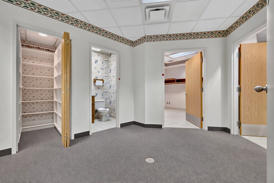 More Photos Of 3405 Rhodes Dr, Windsor Medical For Lease