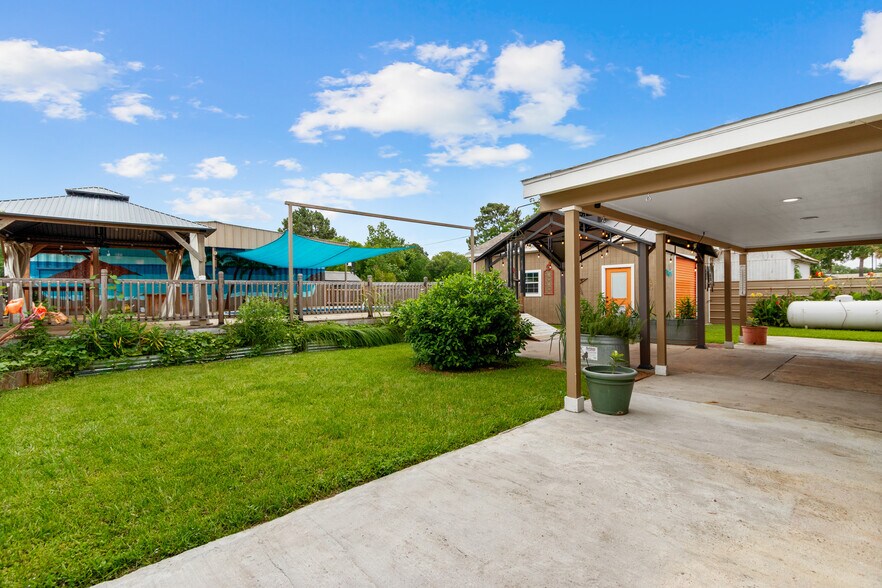 More Photos Of 16815 Avenue A, Channelview Truck Terminal For Sale
