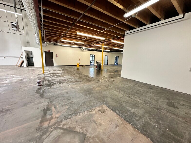 More Photos Of 24922 Anza Dr, Valencia Warehouse For Lease