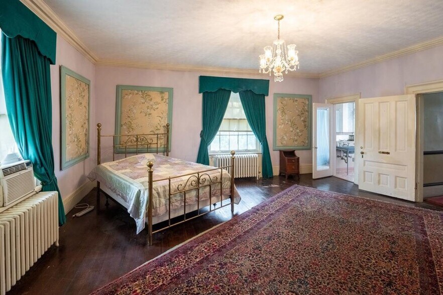 More Photos Of 850 Kinderton Rd, Clarksville Hospitality For Sale