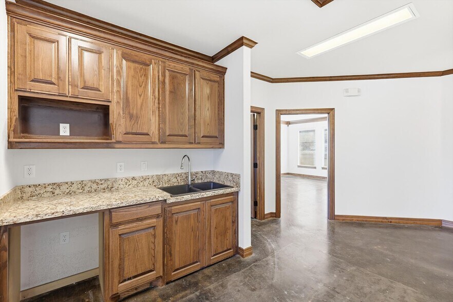 More Photos Of 1117 Glade Rd, Colleyville Medical For Lease