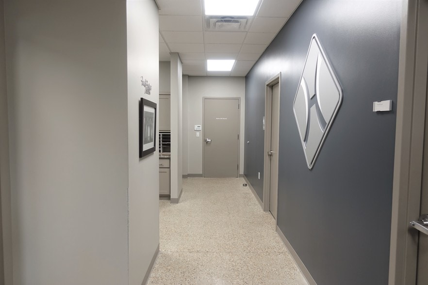 More Photos Of 1430 N Harvey Mitchell Pkwy, Bryan Office For Lease