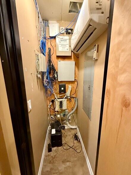 More Photos Of 1280 Rockpebble Ave, North Las Vegas Light Manufacturing For Lease