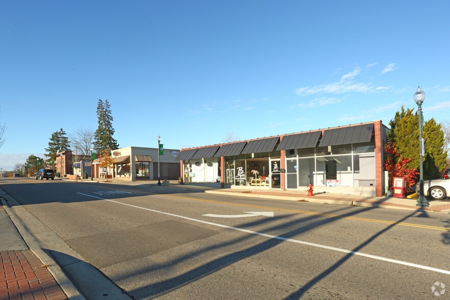 More Photos Of 108-112 S Grand Blanc Rd, Grand Blanc Storefront For Lease