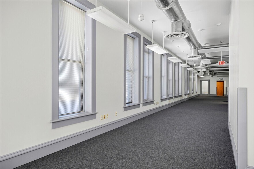 More Photos Of 2-4 W Ohio St, Butler Office For Lease