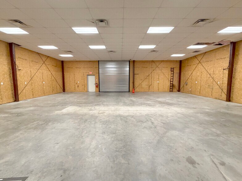 More Photos Of 1505 Capital Cir NW, Tallahassee Warehouse For Lease