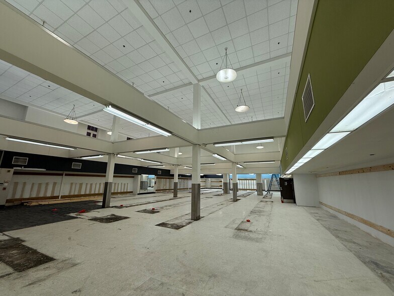 More Photos Of 619 Decatur St, New Orleans Drugstore For Lease