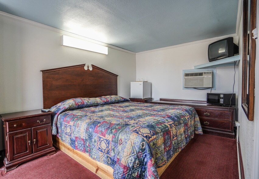 More Photos Of 1408 E Wise St, Bowie Hotel For Sale
