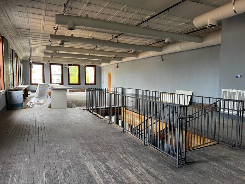 More Photos Of 1100 Main St, Newberry Restaurant For Sale