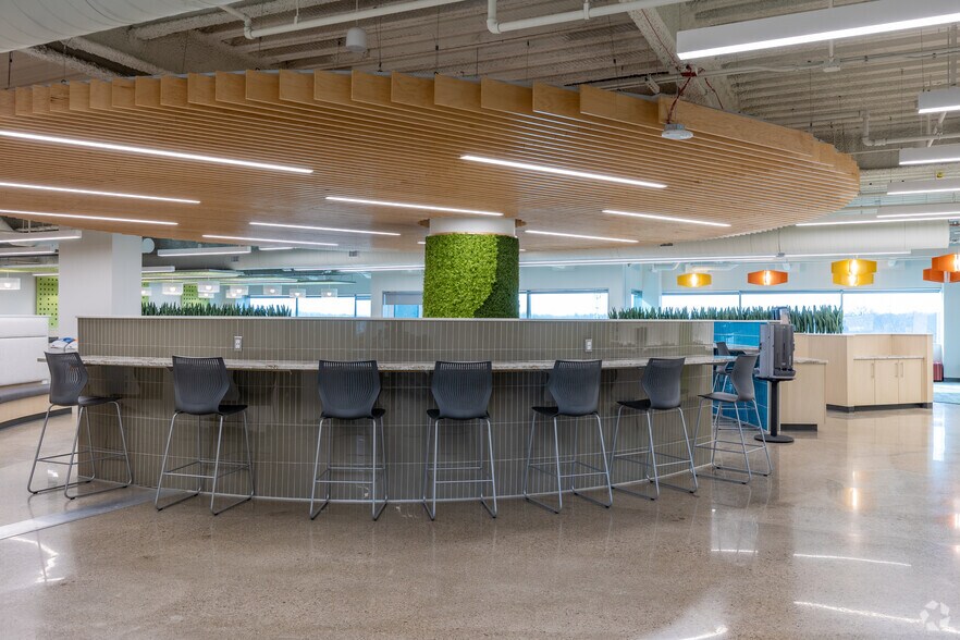 More Photos Of 25300-25330 Telegraph Rd, Southfield Office For Lease