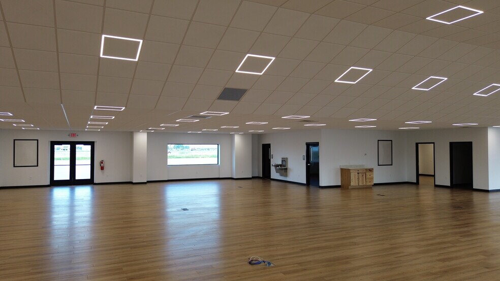 More Photos Of 3141 Outer Rd, Scott City General Retail For Lease