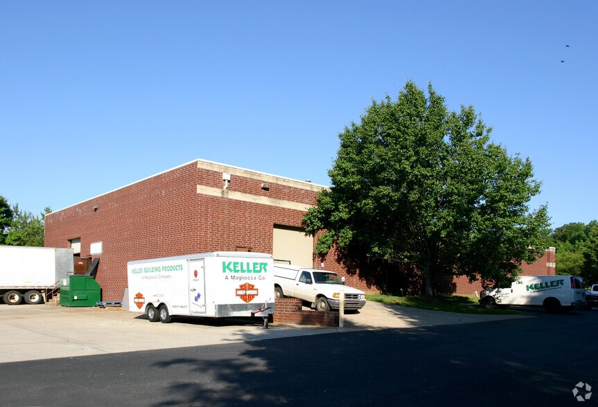 More Photos Of 400 E Arrowhead Dr, Charlotte Warehouse For Lease