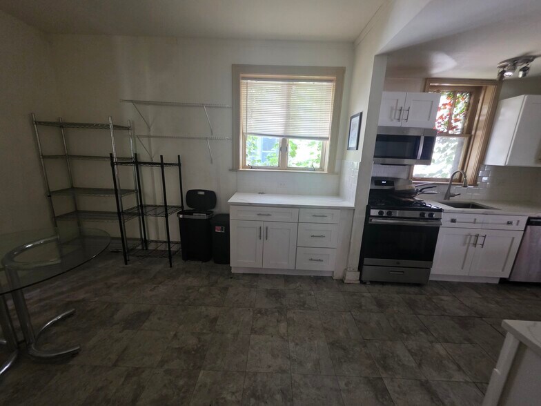 More Photos Of 1232 W Thorndale Ave, Chicago Schools For Sale