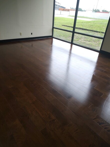 More Photos Of 9207 Emmott Rd, Houston Warehouse For Lease
