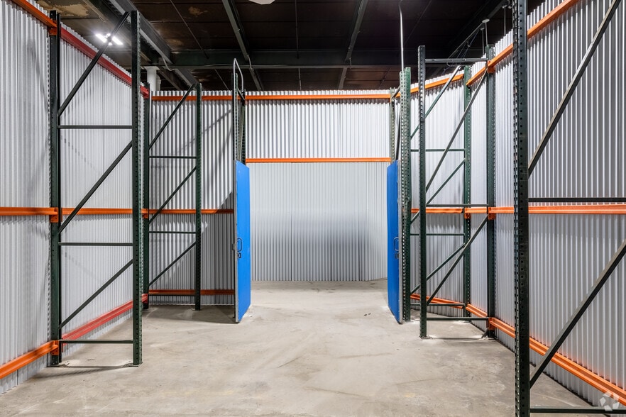 More Photos Of 567-575 N Midland Ave, Saddle Brook Warehouse For Lease