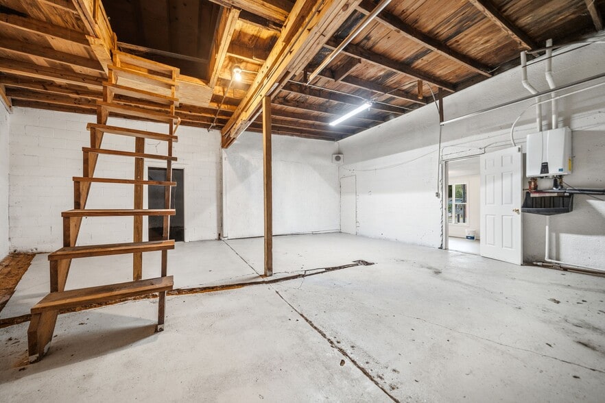 More Photos Of 340 Park Ave, Hot Springs Auto Repair For Sale