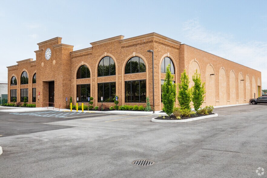 More Photos Of 175 Knickerbocker Ave, Bohemia Manufacturing For Lease