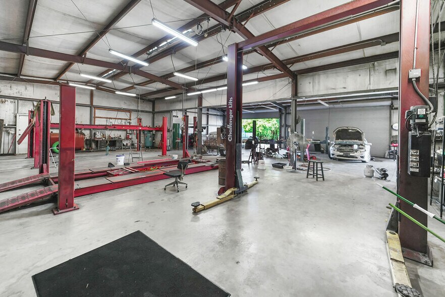 More Photos Of 502 Washington St, South Houston Warehouse For Sale