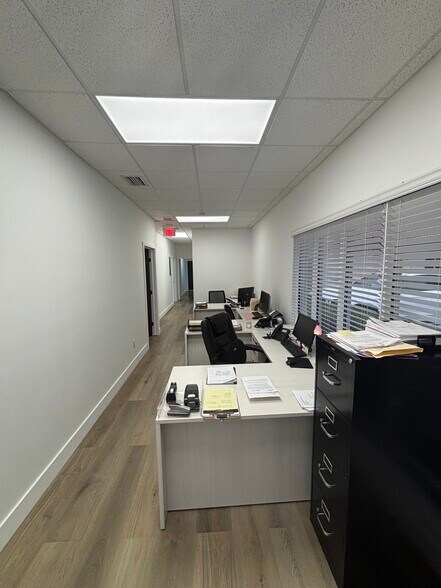 More Photos Of 8105 NW 155th St, Miami Lakes Office For Sale