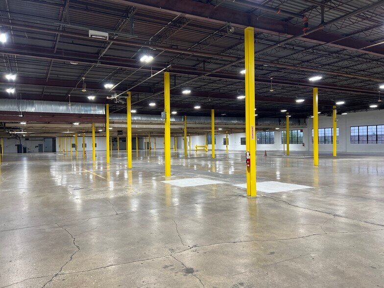 More Photos Of 5200-5230 W Roosevelt Rd, Chicago Warehouse For Lease