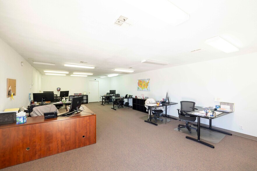 More Photos Of 18026 Jonathan St, Adelanto Medical For Lease
