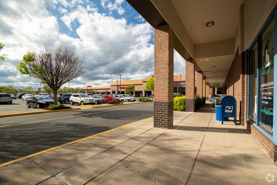 More Photos Of 3120 Fairview Park Dr, Falls Church Office For Lease