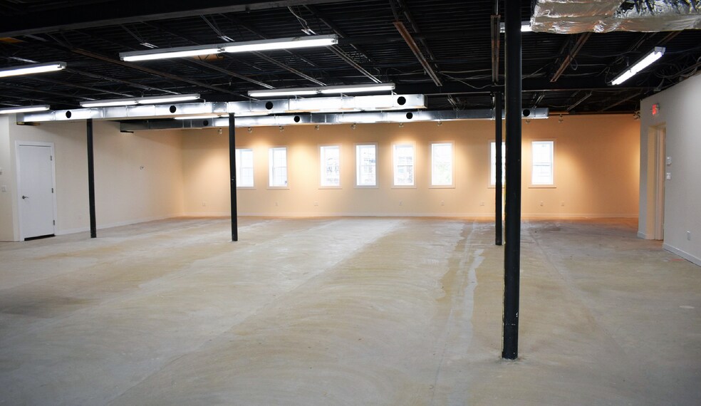 More Photos Of 255 S Regent St, Port Chester Warehouse For Lease