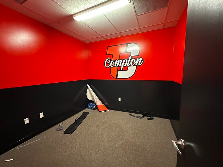 More Photos Of 509-523 E Rosecrans Ave, Compton Storefront Retail Office For Sale