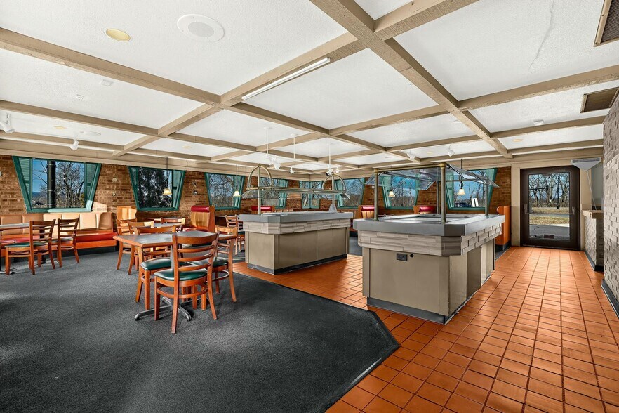 More Photos Of 2212 Rose St, La Crosse Restaurant For Sale