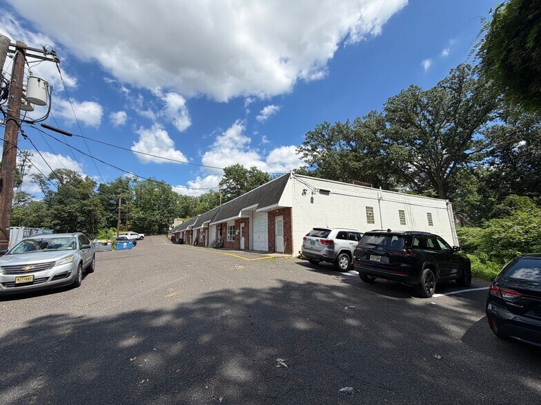 More Photos Of 521 Irish Hill Rd, Runnemede Light Distribution For Sale