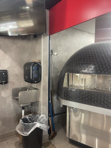 More Photos Of 3627 Perkins Rd, Baton Rouge Restaurant For Lease