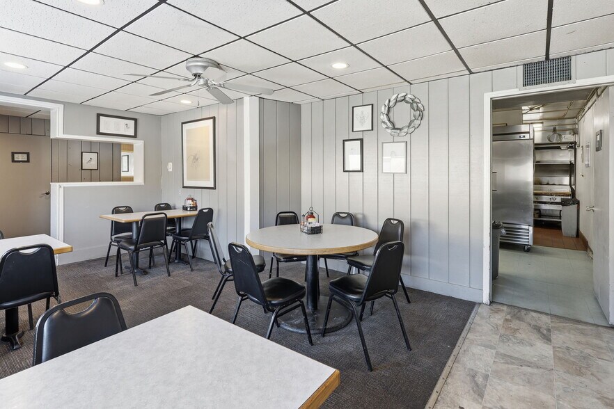 More Photos Of 228 N Jefferson St, Hastings Restaurant For Sale